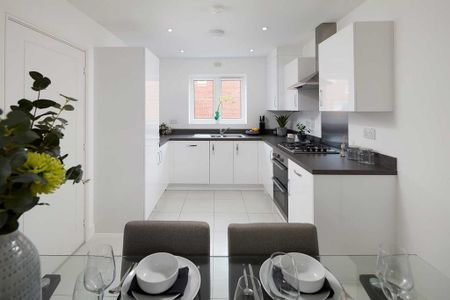 4 bedroom semi-detached house to rent - Photo 2