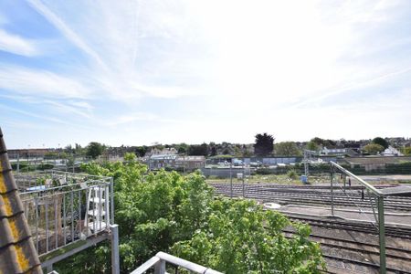 2 bedroom ground floor flat to rent - Photo 3