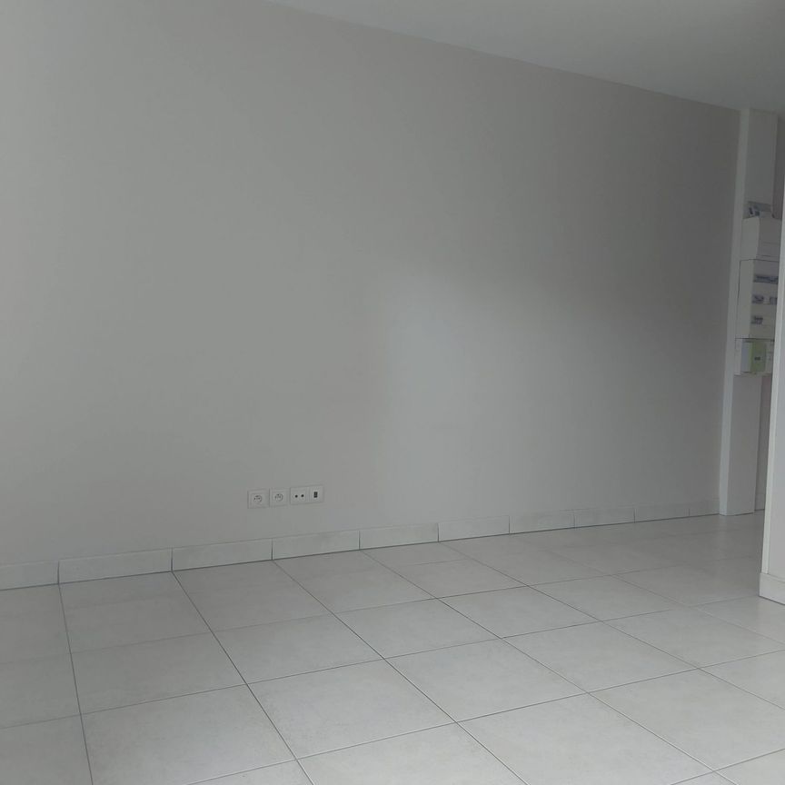 Location Appartement 1 pièce 21m² LES ESSARTS LE ROI 78690 - Photo 1