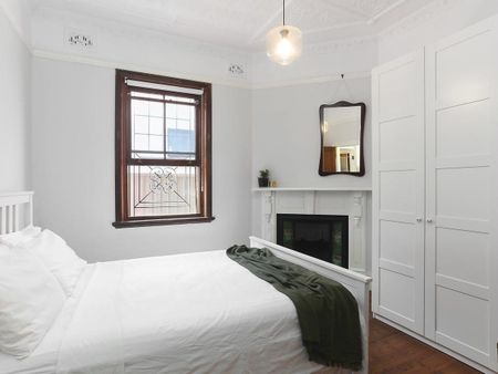 Charming Family Home in Arncliffe - Photo 2