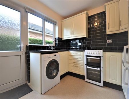 2 Bedroom Semi Detached Available Arranging tenancy - Photo 4