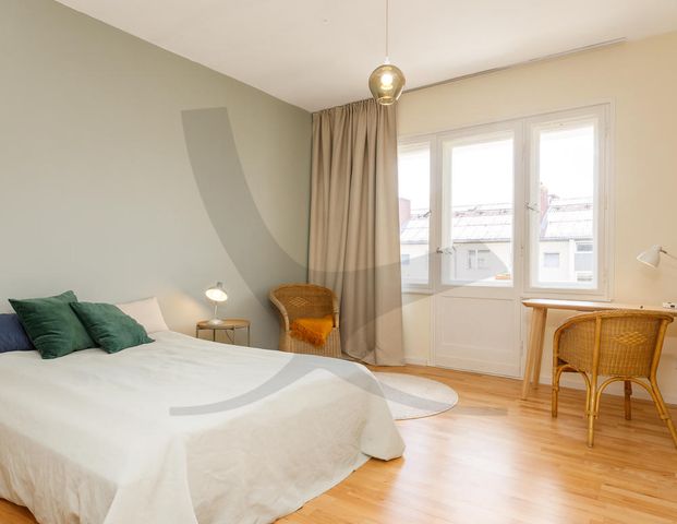 Living at home - Photo 1