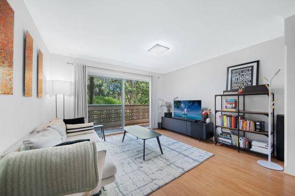 Spacious Modern Apartment In Ideal Location - Photo 1