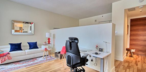 Condo, Vieux port, Piscine, Gym et Sauna - Photo 2