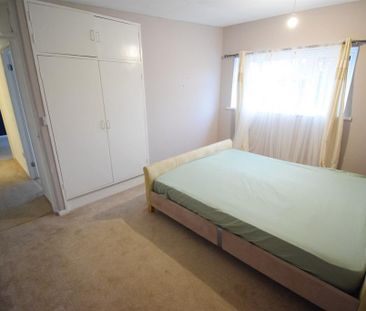 3 bedroom end of terrace house to rent - Photo 2