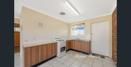 UNIT IN GREAT LOCATION! - Photo 4