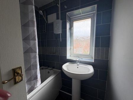 3 bedroom terraced house to rent - Photo 2