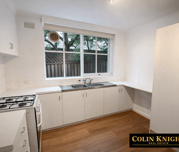 Bright, Comfortable Home in a Quiet Kew Street - Photo 4