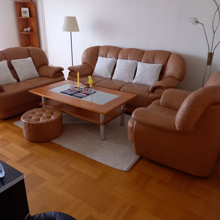 Aprikosgatan, Hässelby - Photo 1