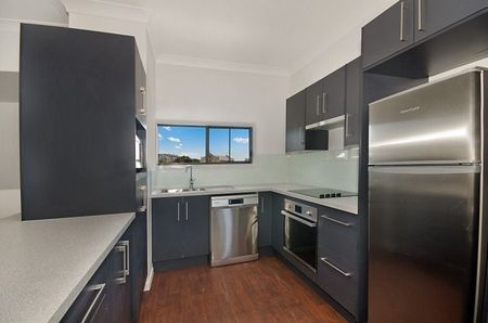 6/11 Carter Street, North Ward - Photo 4