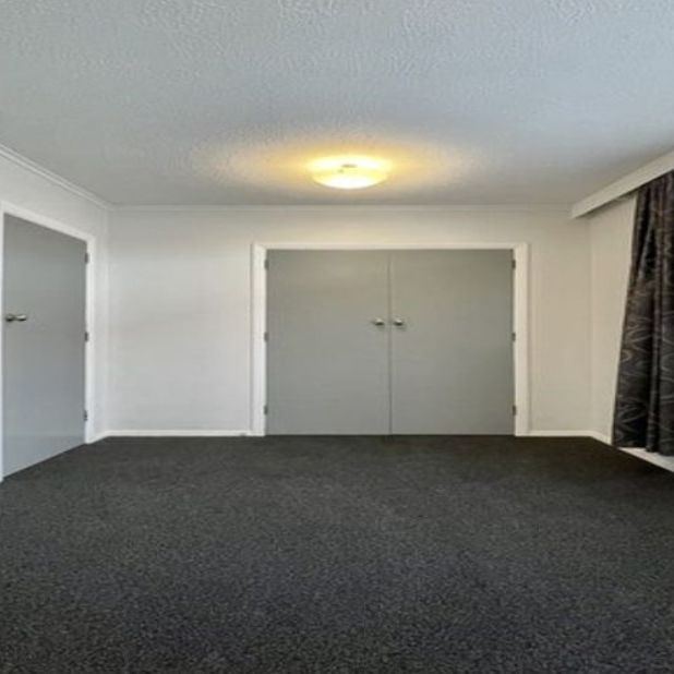 5-Bedroom Home - Photo 1