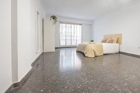 Carrer de Roís de Corella, Valencia, Valencian Community 46007 - Photo 2