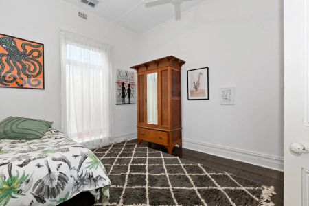 Spacious 3-Bedroom Coastal Home in Henley Beach South - Photo 5