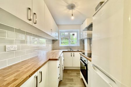 1 bed Flat Walpole Court, Hampton Road, TW2 5QH - Photo 2