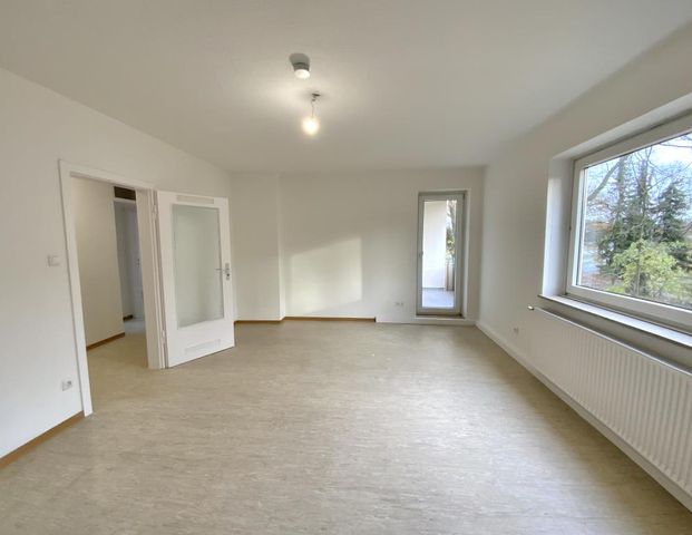 ~ Helle 3-Zimmer-Wohnung mit Balkon in zentraler Lage ~ - Photo 1