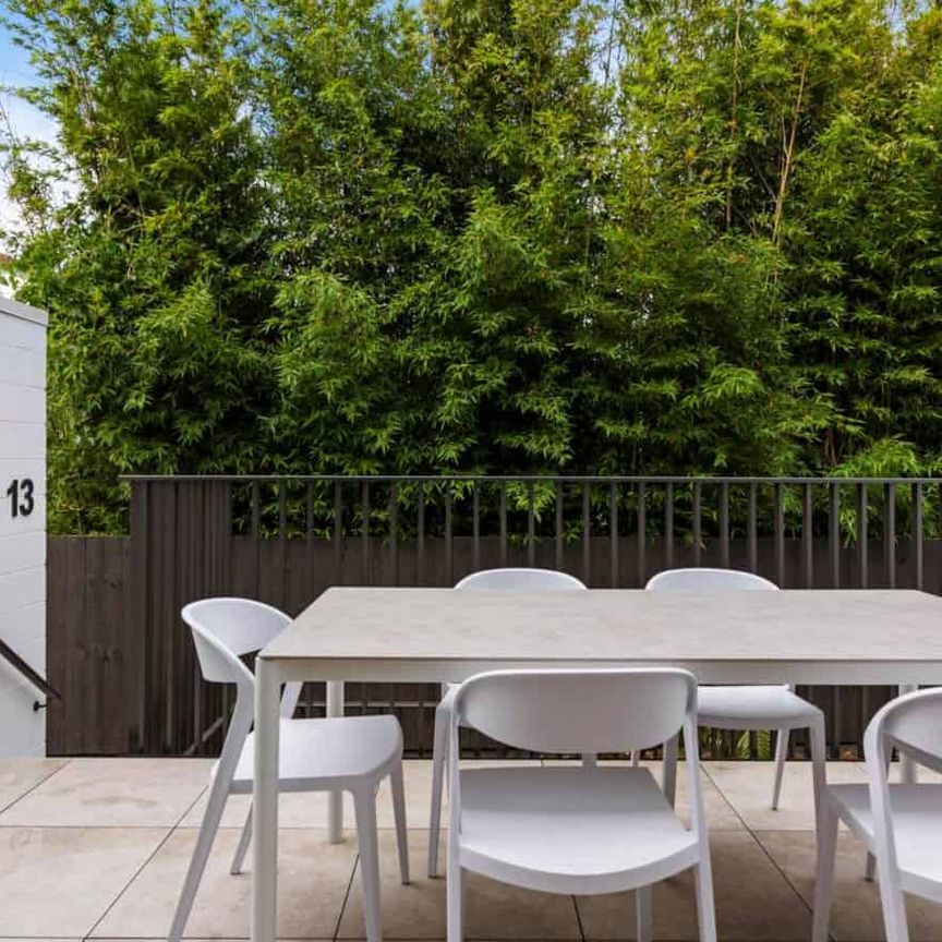 Stunning Townhouse - Photo 1