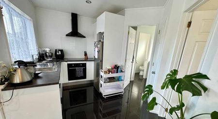 Modern Two-Bedroom Home in Convenient Location - Photo 4