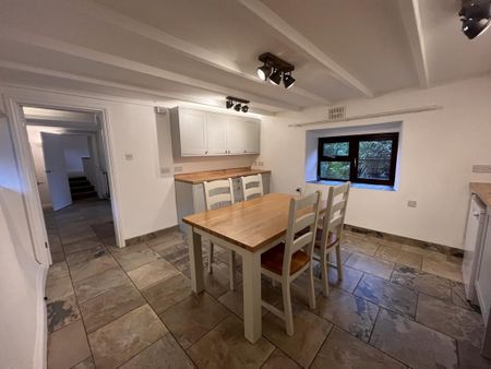 2 bedroom terraced house to rent - Photo 2