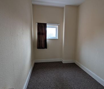 3 bedroom flat to rent - Photo 5