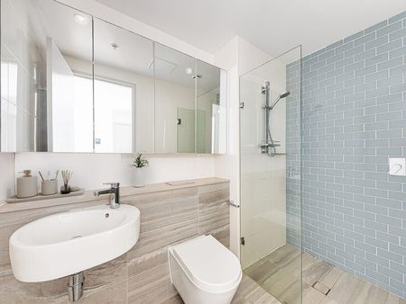 Fully furnished Modern & Spacious - Apartment in the Heart of Mascot - Photo 5