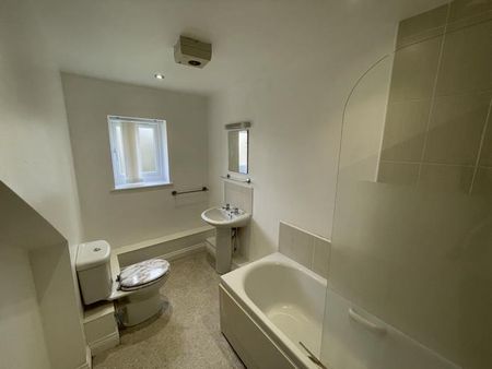 Cambridge Square, Middlesbrough - Photo 5