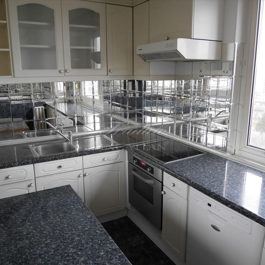 Kiadó átlagos állapotú panel lakás - Győr - Fotó 1