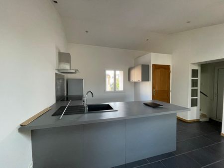 Location Appartement 2 pièces 45m² TOURVES 83170 - Photo 2