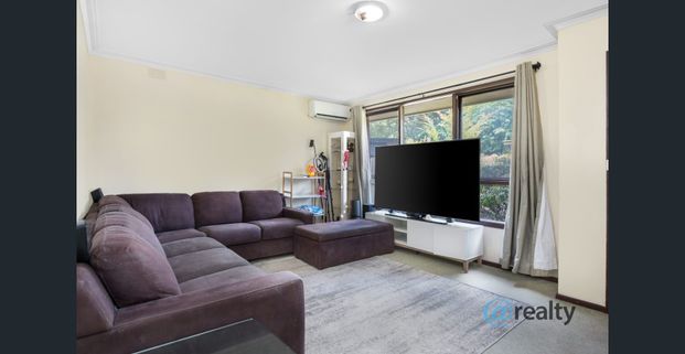 Centrally located - Photo 1