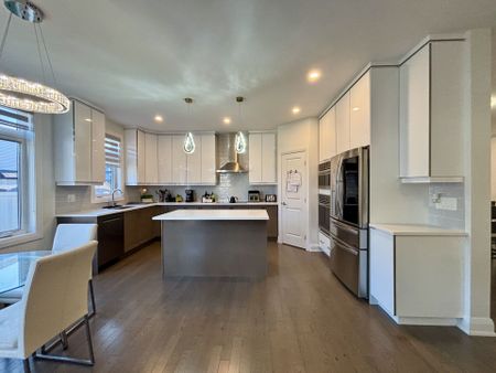 For Lease - 561 Honeylocust Avenue, Kanata, Ontario - Photo 3