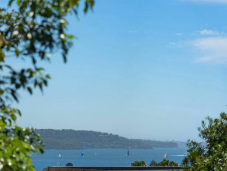 Tranquil Art Deco Apartment With Harbour View & Garage - Photo 2