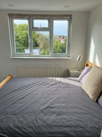 Double En-suite room to let in Harrow (Bills included) - Photo 3