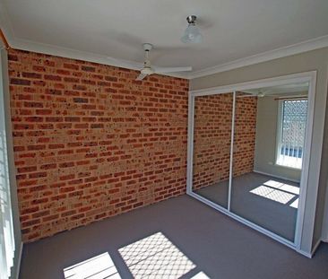 Tidy 2 bedroom unit in quiet area - Photo 3