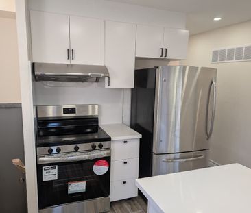 For Lease - 78 PORTSDOWN Road, Toronto, Ontario - Photo 6