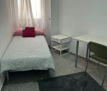 Calle Conde de Cifuentes, Sevilla, Andalusia 41004 - Photo 4