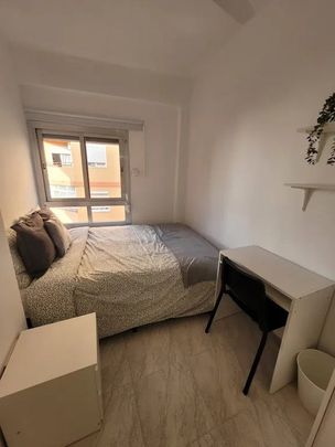 Carrer de Sant Lluís Bertran, Torrent, Valencian Community 46900 - Photo 1