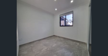 2 Bedroom Flat! Water Usage included! - Photo 2