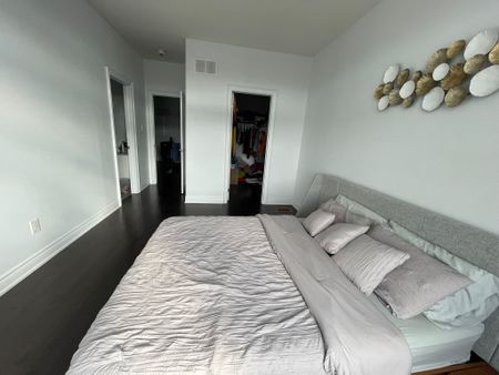 Four bedroom Brampton - Photo 4