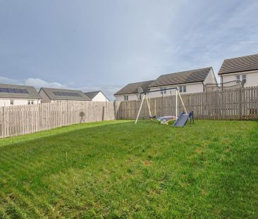 4 bedroom detached house to rent - Photo 3