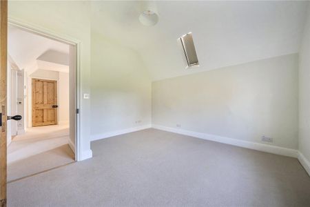 4 bedroom detached house to rent - Photo 4