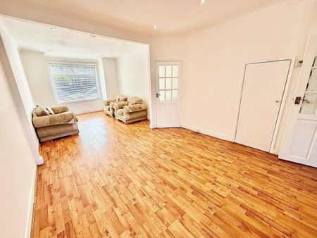 3 Bed Terraced House, Macdonald Road, E17 - Photo 2