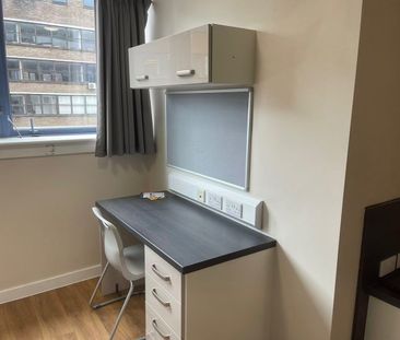Studio Flat, Bath Street, G2 - Photo 1