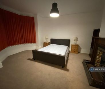 1 bedroom in a flat share to rent - Photo 5