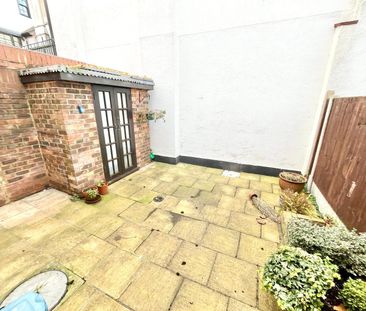 Victoria Court, Tower Court Mews, Westcliff-on-Sea, Essex, SS0 7QJ - Photo 2