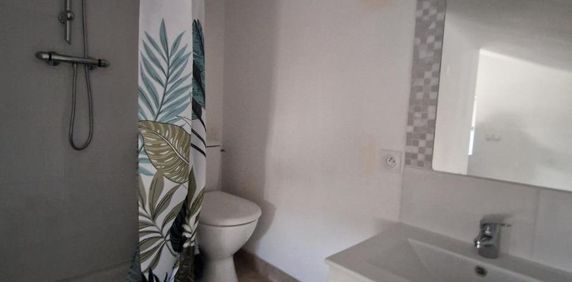 Location Appartement 2 pièces 25m² DRAGUIGNAN 83300 - Photo 2