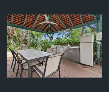 Ground Floor Furnished Apartment - Close to the Beach - Photo 3