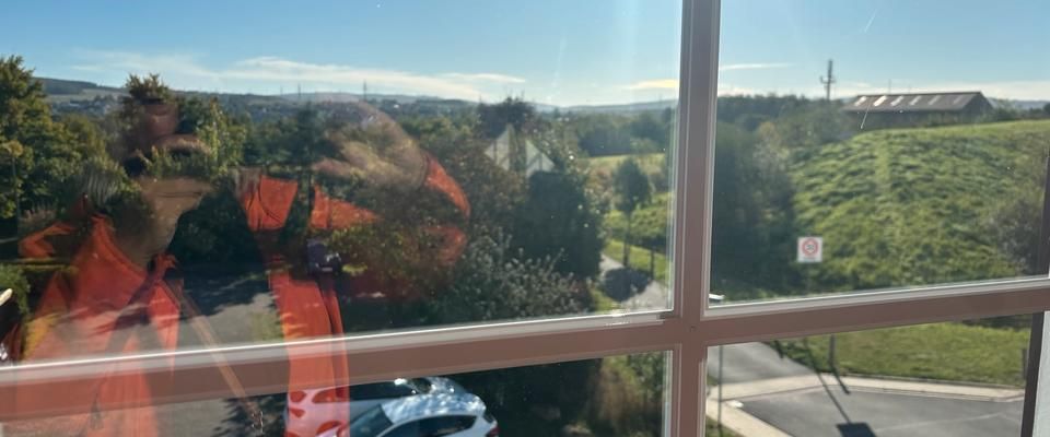 Niestetal-Sa. - 2-Zimmerwohnung - Wohnzimmer mit offener Küche - Foto 1