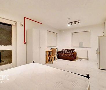 1 bedroom in a house share to rent - Photo 2