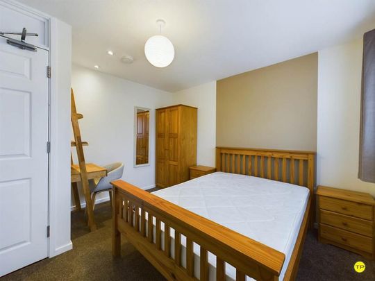 1 bedroom in a house share to rent - Photo 1