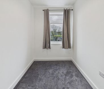 3 bedroom end of terrace house to rent - Photo 3