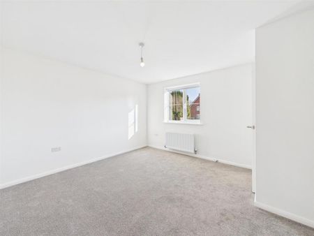 4 bedroom semi-detached house to rent - Photo 2